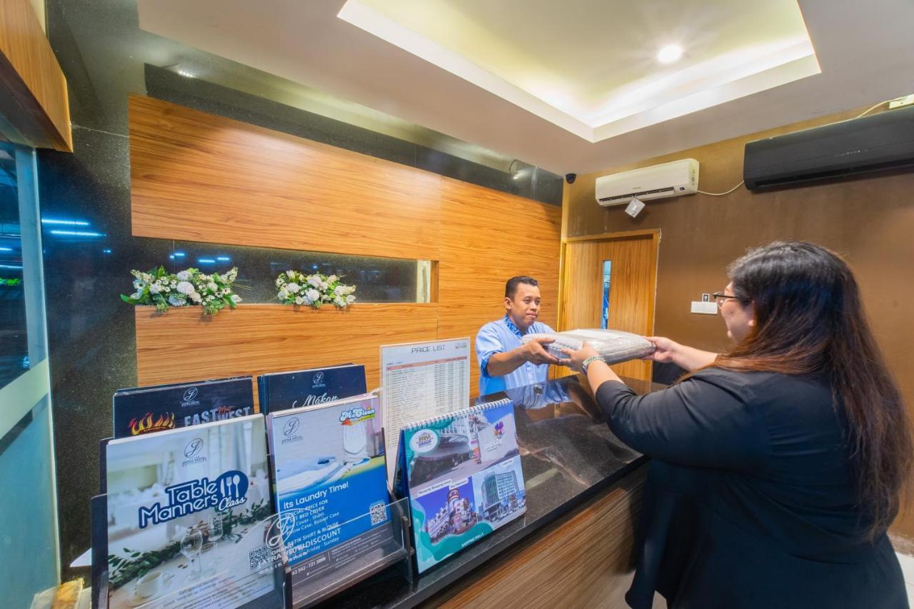 Grand Jatra Hotel Balikpapan Exterior photo