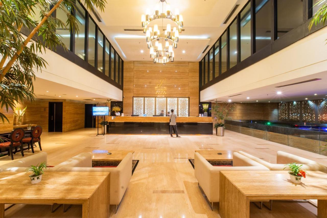 Grand Jatra Hotel Balikpapan Exterior photo