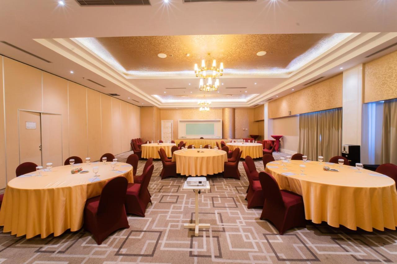 Grand Jatra Hotel Balikpapan Exterior photo