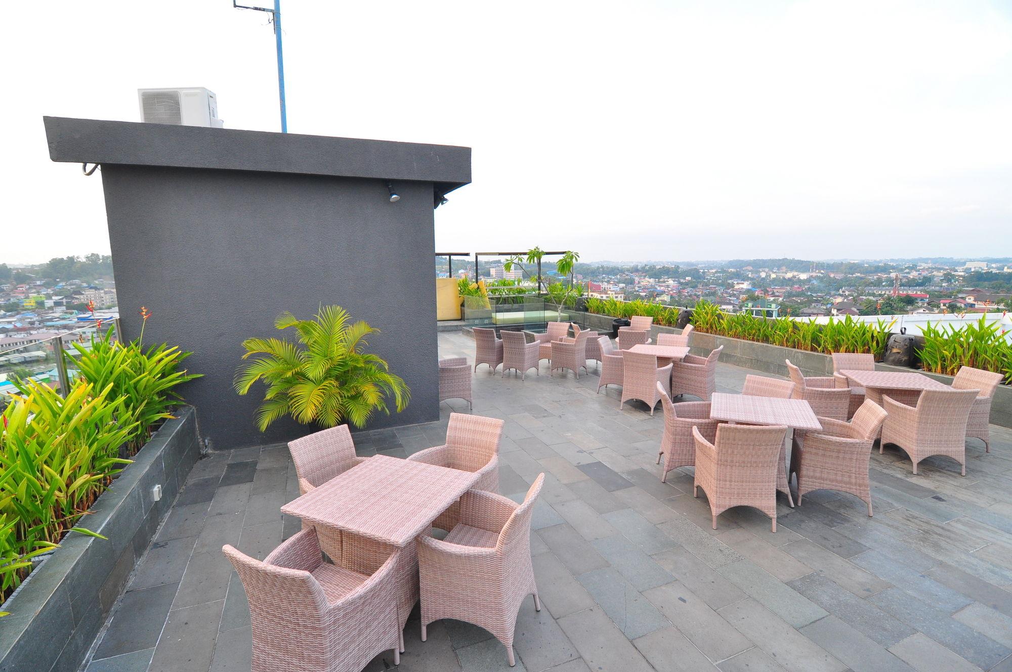 Grand Jatra Hotel Balikpapan Exterior photo